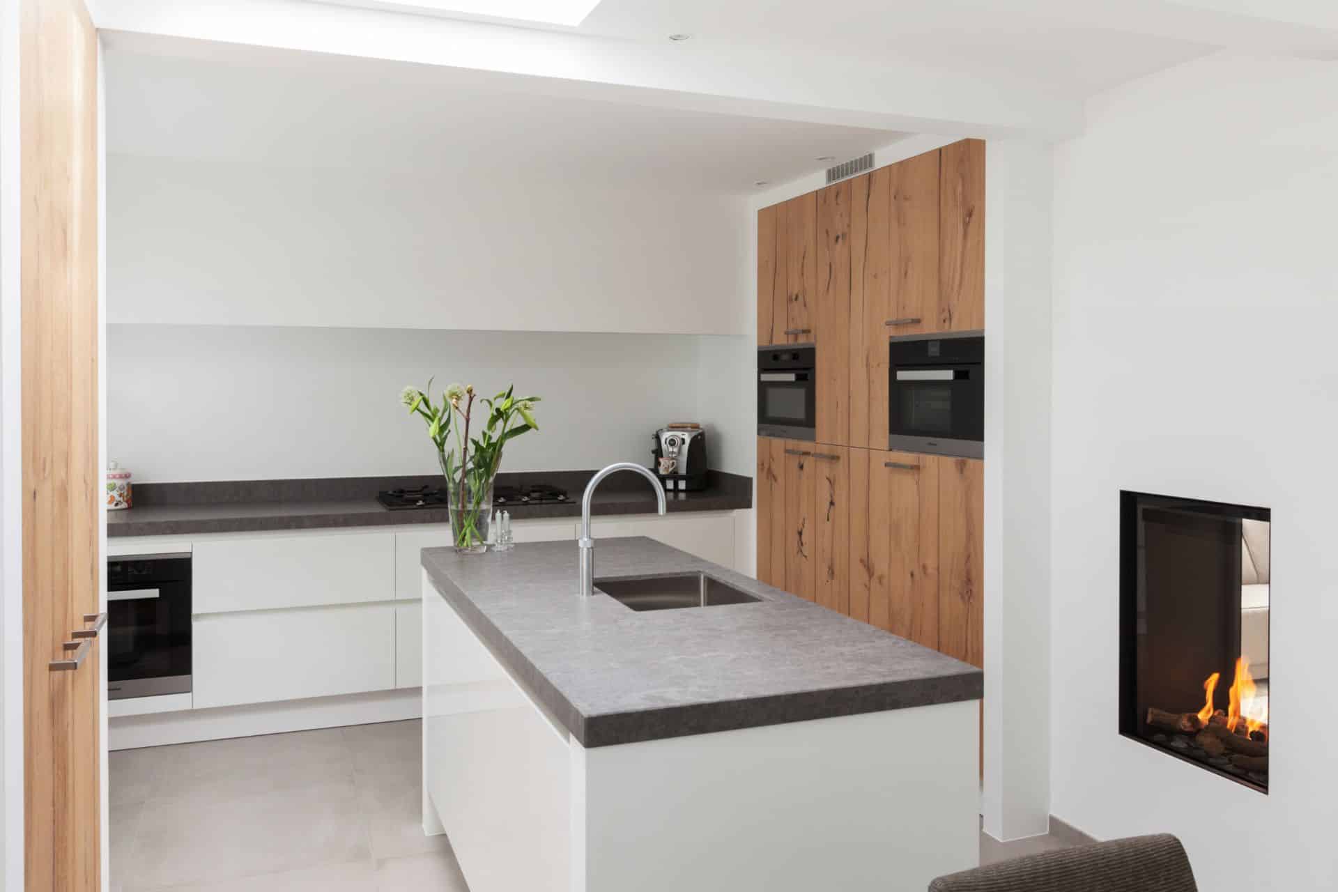 Greeploze moderne witte keuken 2