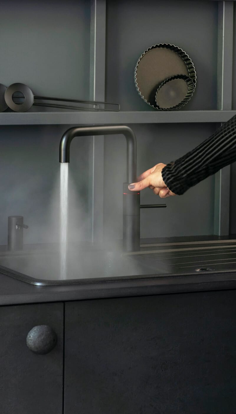 Zwarte quooker kraan 23