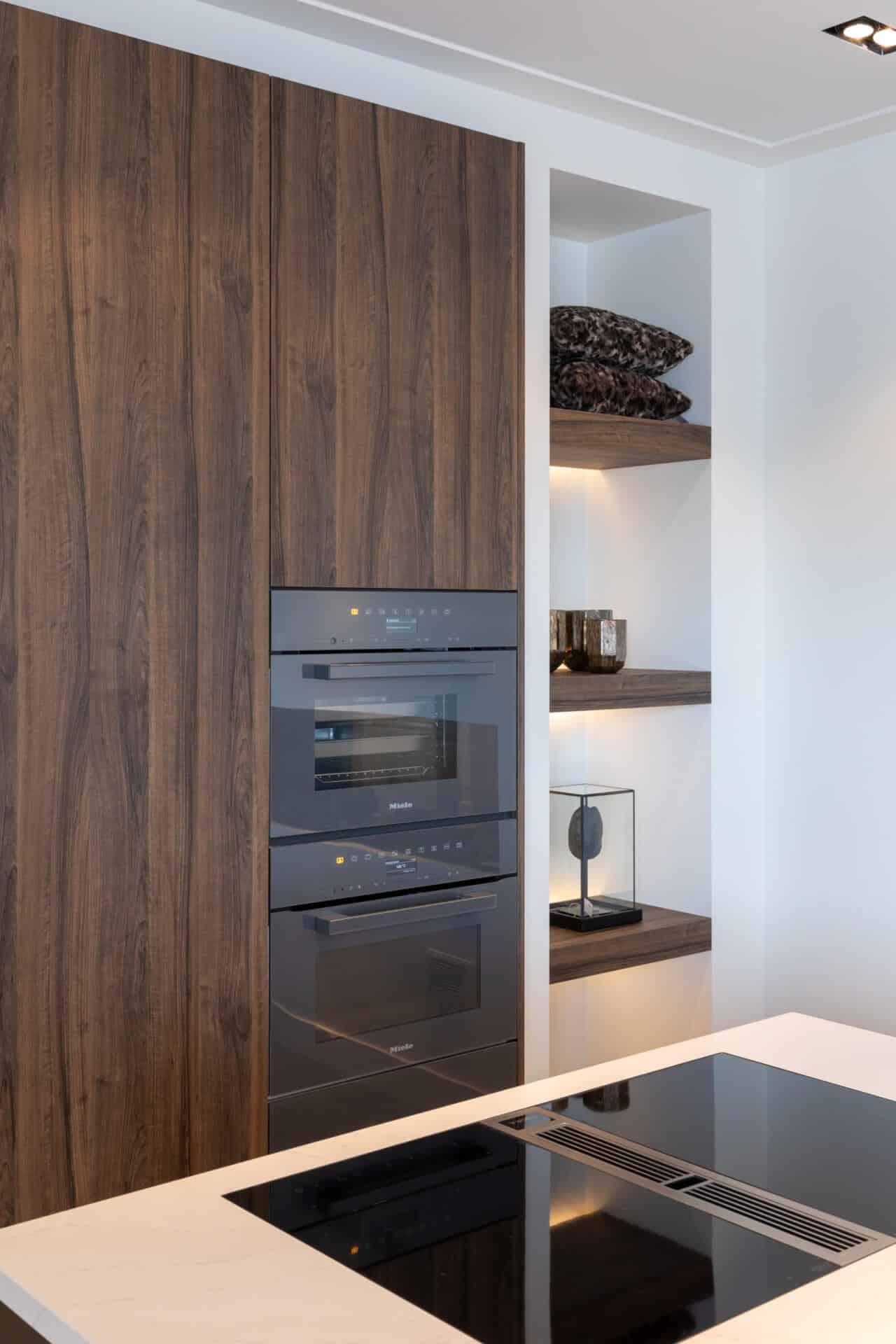 Moderne keuken met miele oven