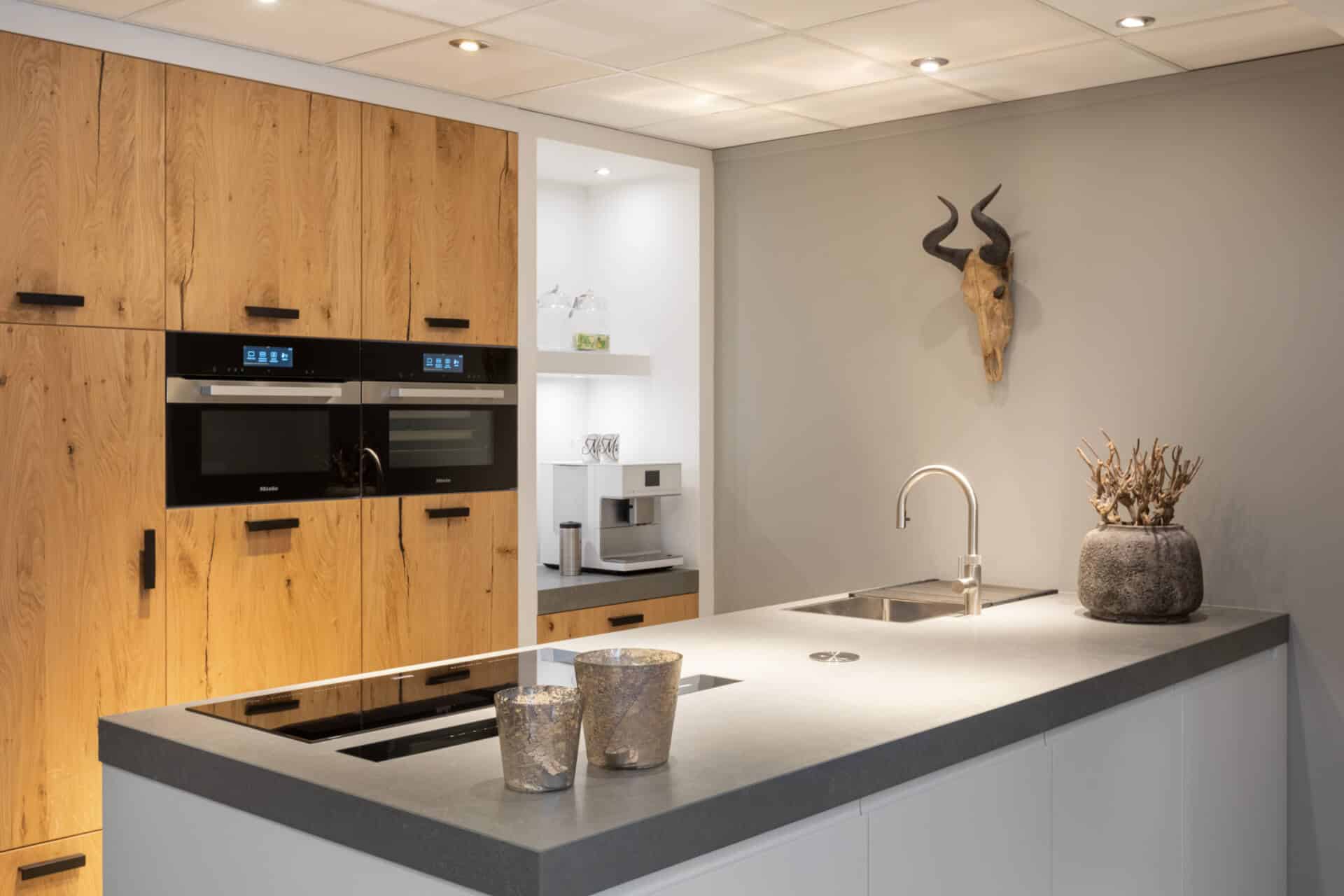 Van ginkel keukens hartwood gescheurd eiken greeploos wit 2