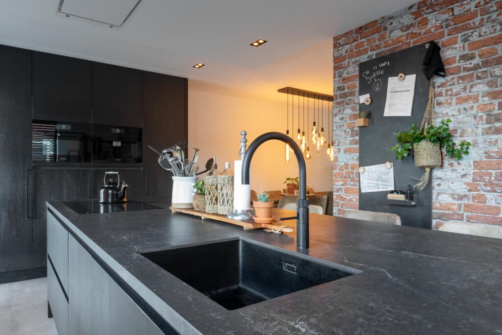 Zwarte moderne keuken miele apparatuur 3