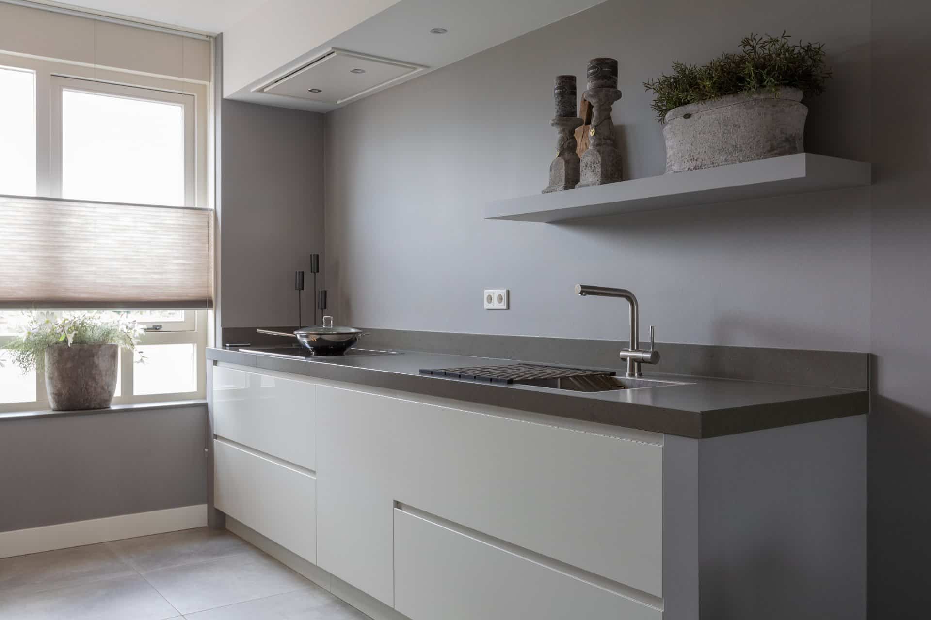 Greeploze keuken in parallel opstelling | Barneveld