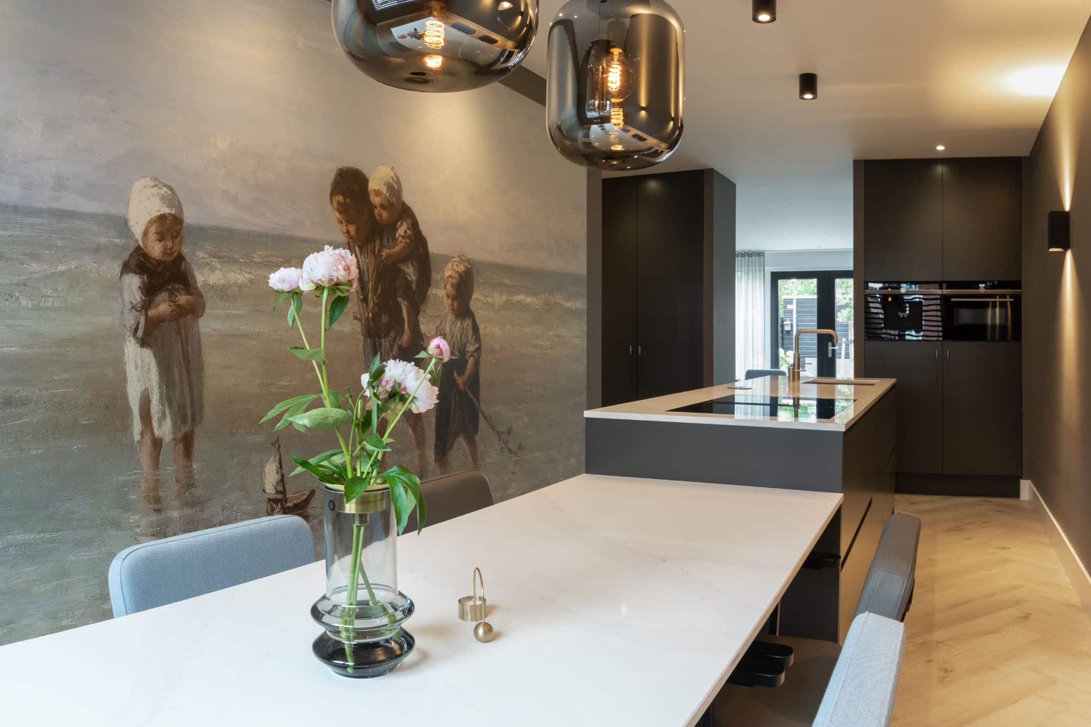 Stijlvolle moderne zwarte keuken | Nijkerkerveen