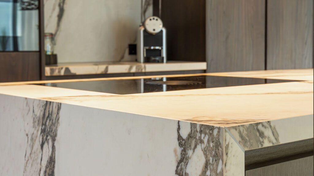 luxe hotelchique keuken marmerlook 5