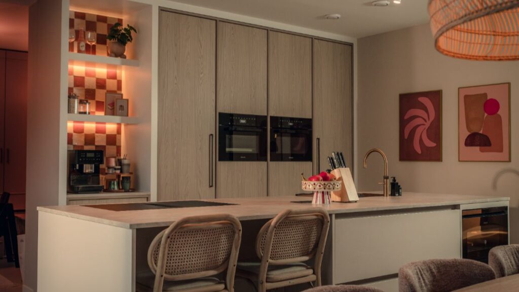 Warmroze leefkeuken met een vleugje Japandi23 Warmroze leefkeuken met een vleugje Japandi23